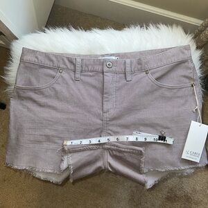 Carve Designs Oahu Short - Pebble 4”